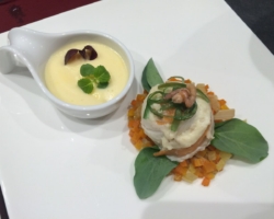 Roulade de poisson au coeur saumoné, sauce hollandaise