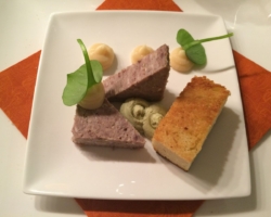 Terrine de faisan, compote de coing, crème de pistache et brioche toastée à l&#039;huile de cèpes