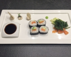 Maki, sashimi et mayonnaise de dashi