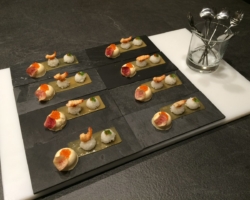 Sushis/écrevisse et compote de soja, bouchée glacée à la mousse de hareng