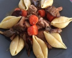 Blanquette de veau revisitée. Cuisson lente et accompagnée de pleurotes