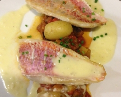 Filets de rouget, ratatouille, pommes grenailles, beurre blanc