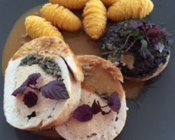 Roulade de faisan, mousseline de volaille au foie gras, duxelles de champignons