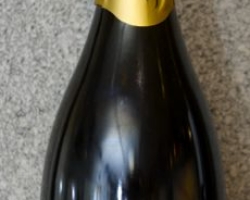 Domaine Ligier. Crémant du Jura accompagnant les mises en bouche. Millésime 2010 (4 ans s/ lattes)