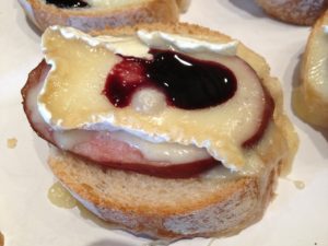 Lire la suite à propos de l’article Bruschetta « savoyarde »