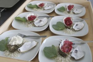 Lire la suite à propos de l’article Carpaccio de boeuf Holstein / Espuma d&rsquo;huitres